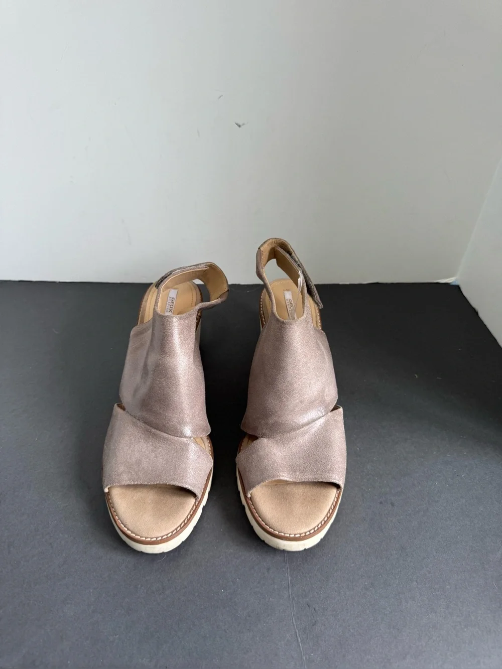 Geox Dovelyn women's leather platform sandals feature. EU 40
